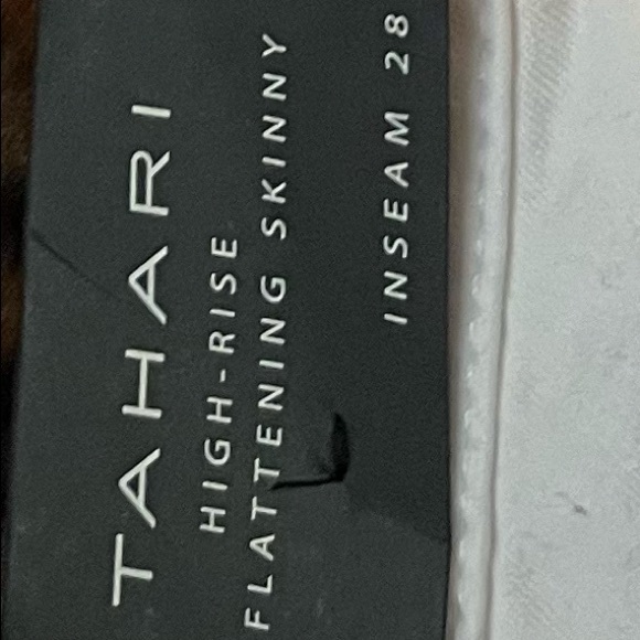 Tahari, high rise, Ella-Hi rise ankle skinny white jeans. - Picture 5 of 5